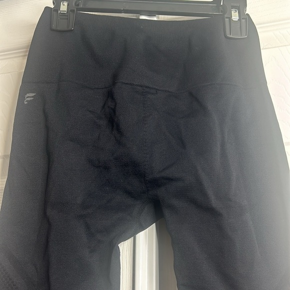 Fabletics Hi Rise Net Capri S? Black Read - Picture 5 of 6